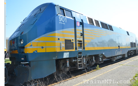 Locomotive VIA901 left side / coté gauche